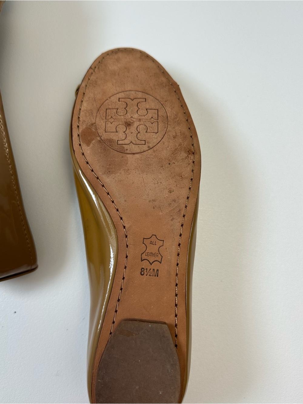Tory Burch Two-Tone Tan and Black Leather Ballet Flats with Gold Accent - Picture 5 of 10